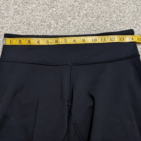 Lululemon Wunder Under mid-rise crops black luon sz 8 - Picture 8 of 10